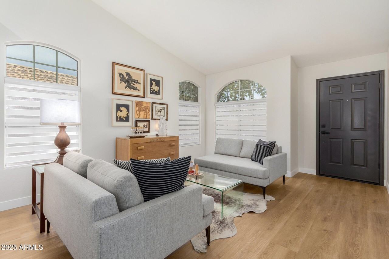 7415 W Crest Ln - Photo 5 of 35