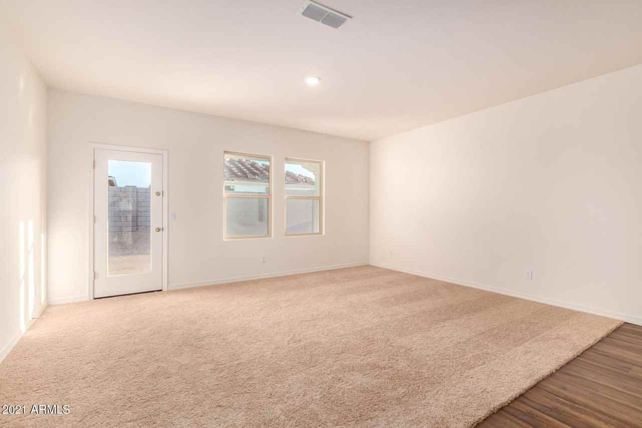 19585 W Annika Dr - Photo 5 of 34