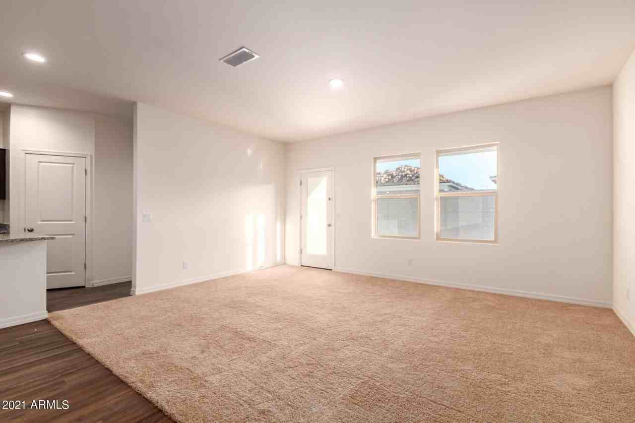 19585 W Annika Dr - Photo 6 of 34