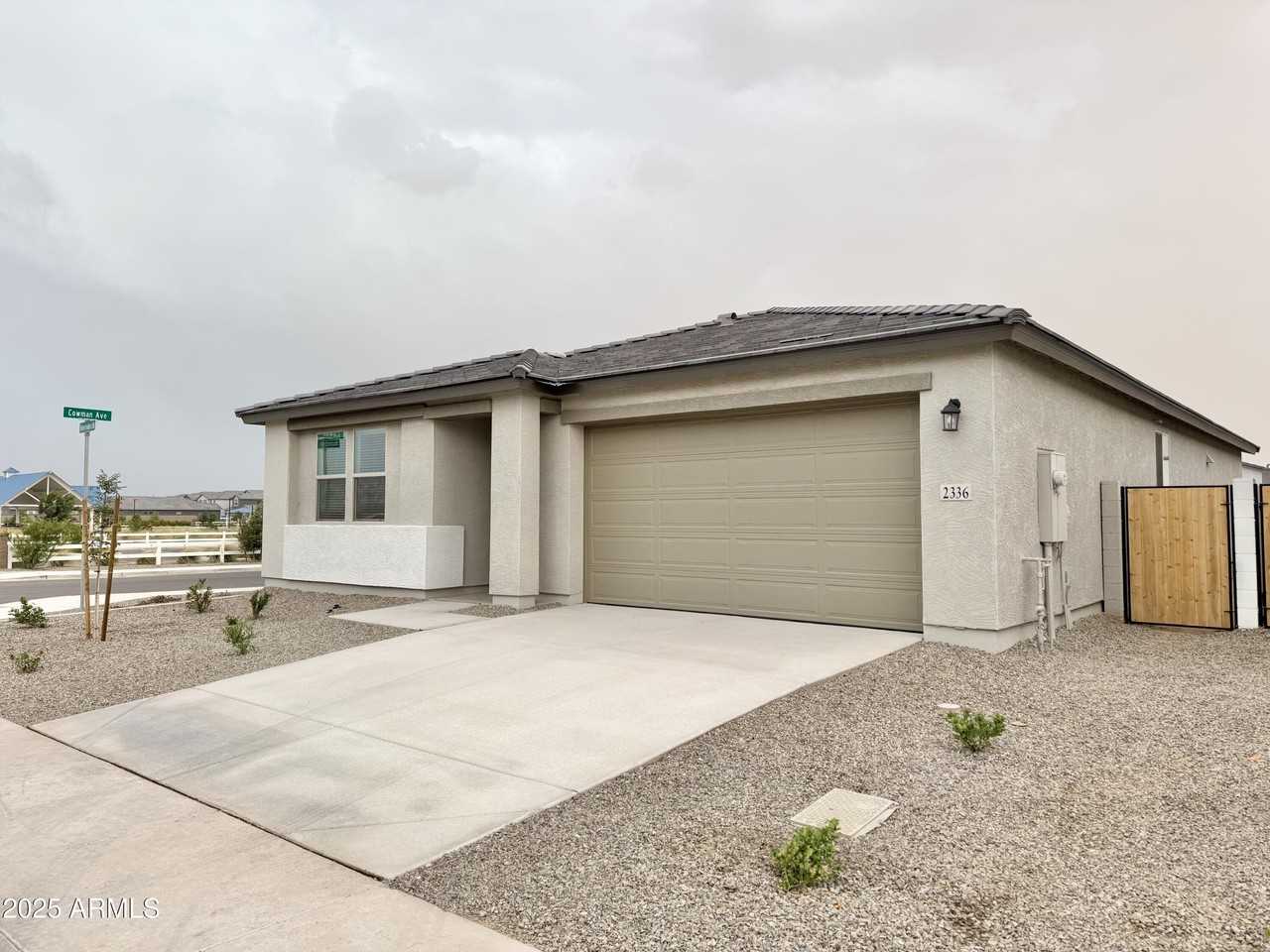 2336 E Homesteader Rd - Photo 2 of 22