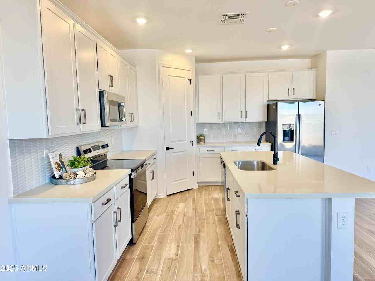 2336 E Homesteader Rd - Photo 5 of 22