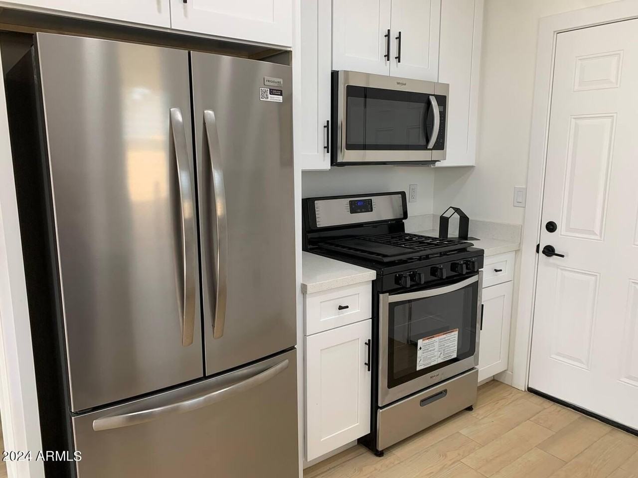 2914 East Sheridan Street - Photo 4 of 13