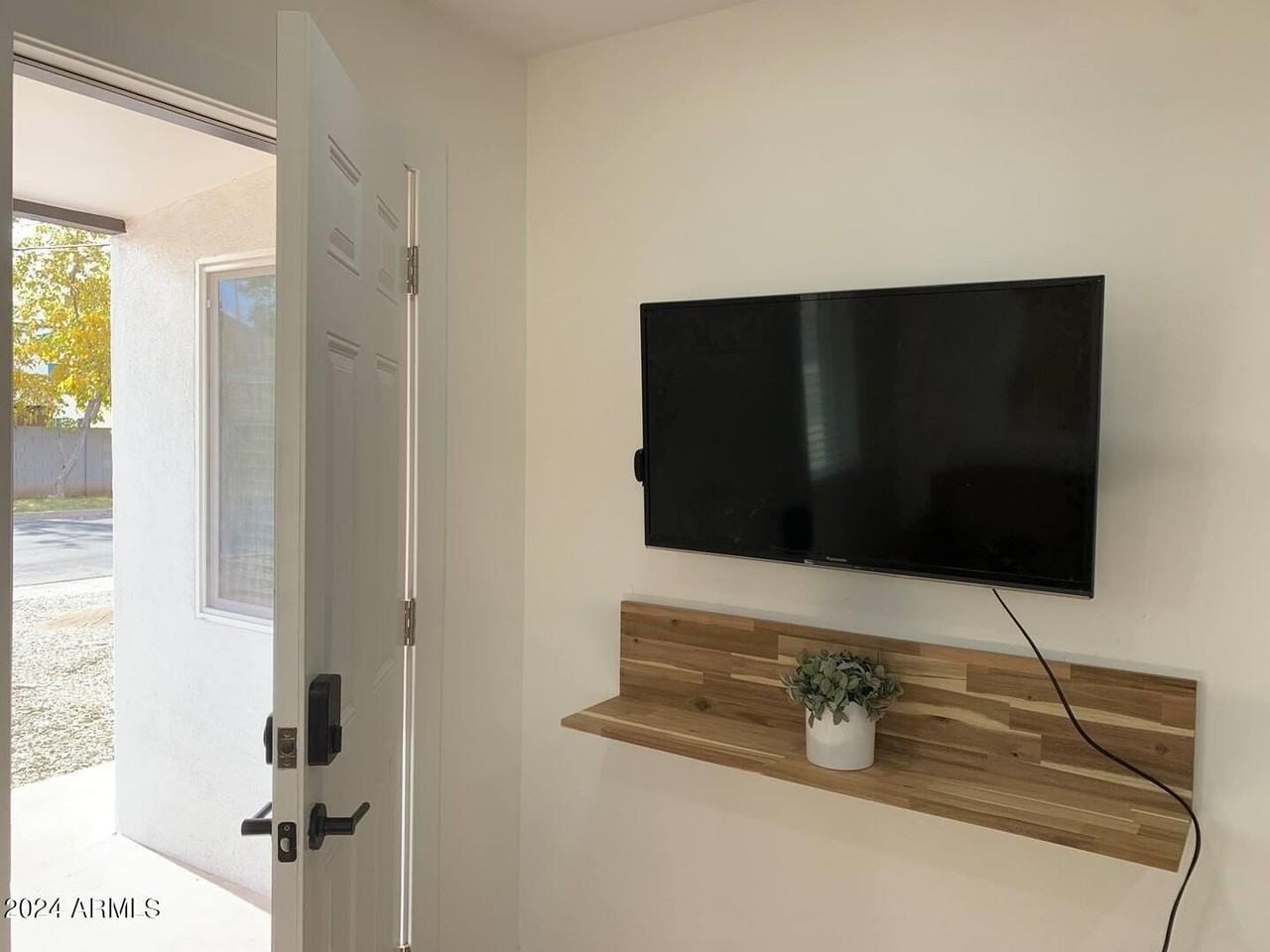 2914 East Sheridan Street - Photo 5 of 13