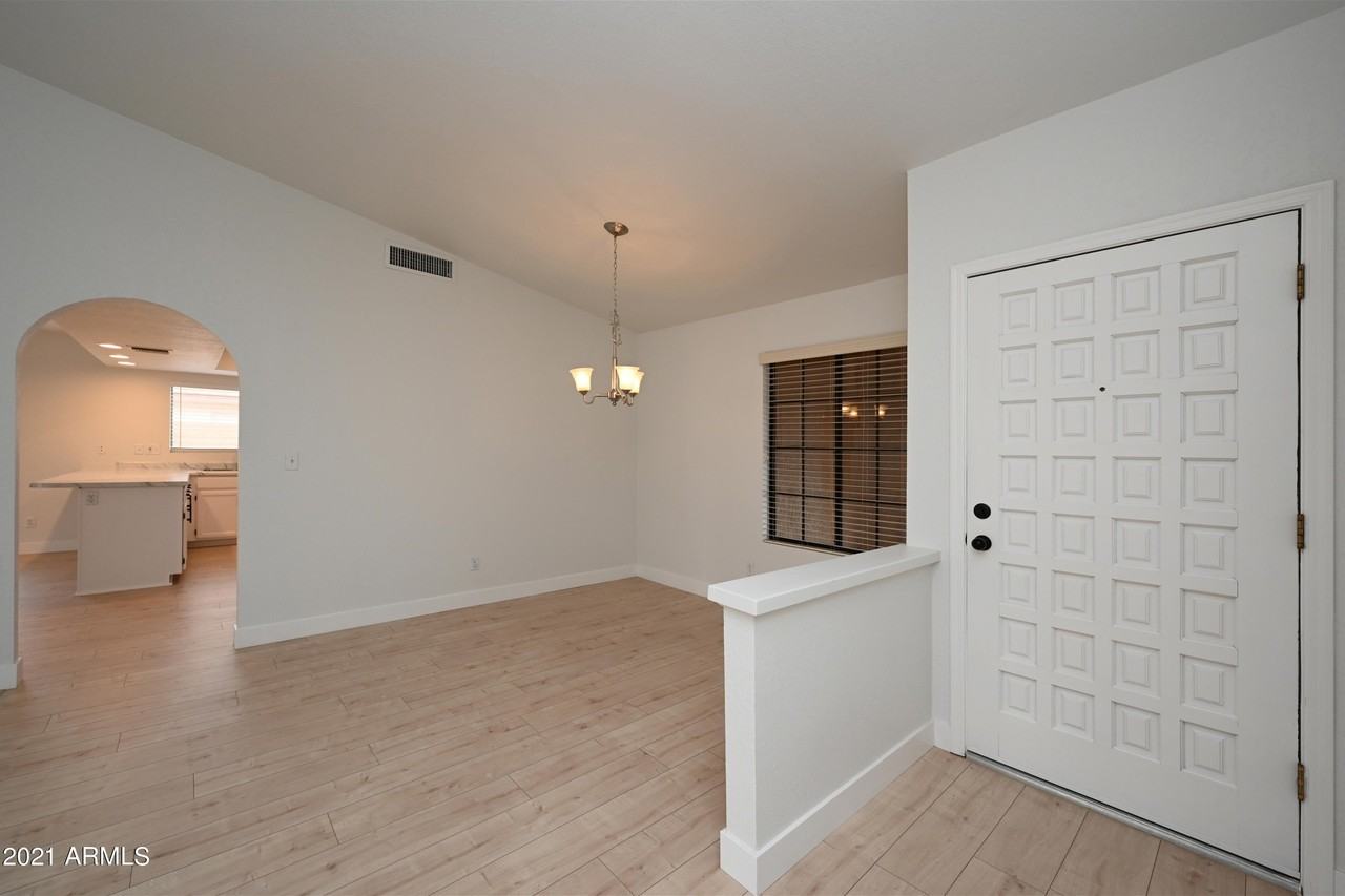 7301 West Canterbury Drive - Photo 5 of 41