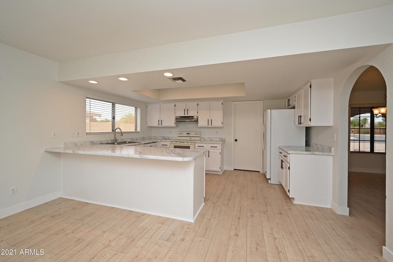 7301 West Canterbury Drive - Photo 7 of 41