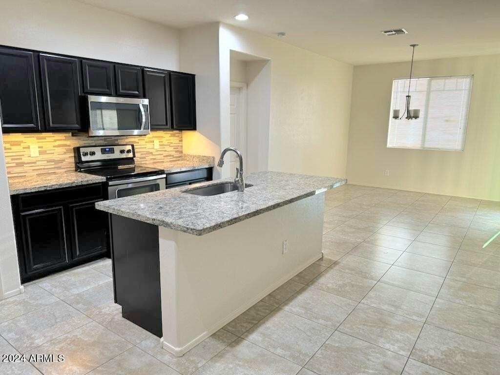 1026 N 169th Ave - Photo 3 of 24