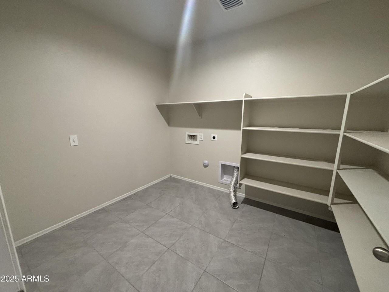 9345 E Greenhouse Rd - Photo 5 of 13