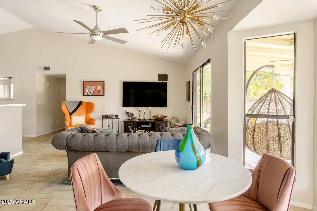 6533 E Grandview Dr - Photo 3 of 39