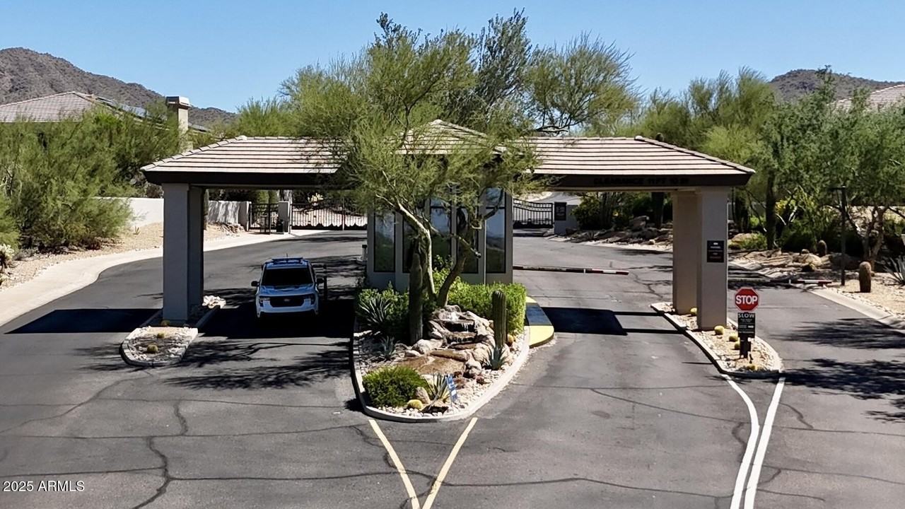 10637 E Blanche Dr - Photo 5 of 36