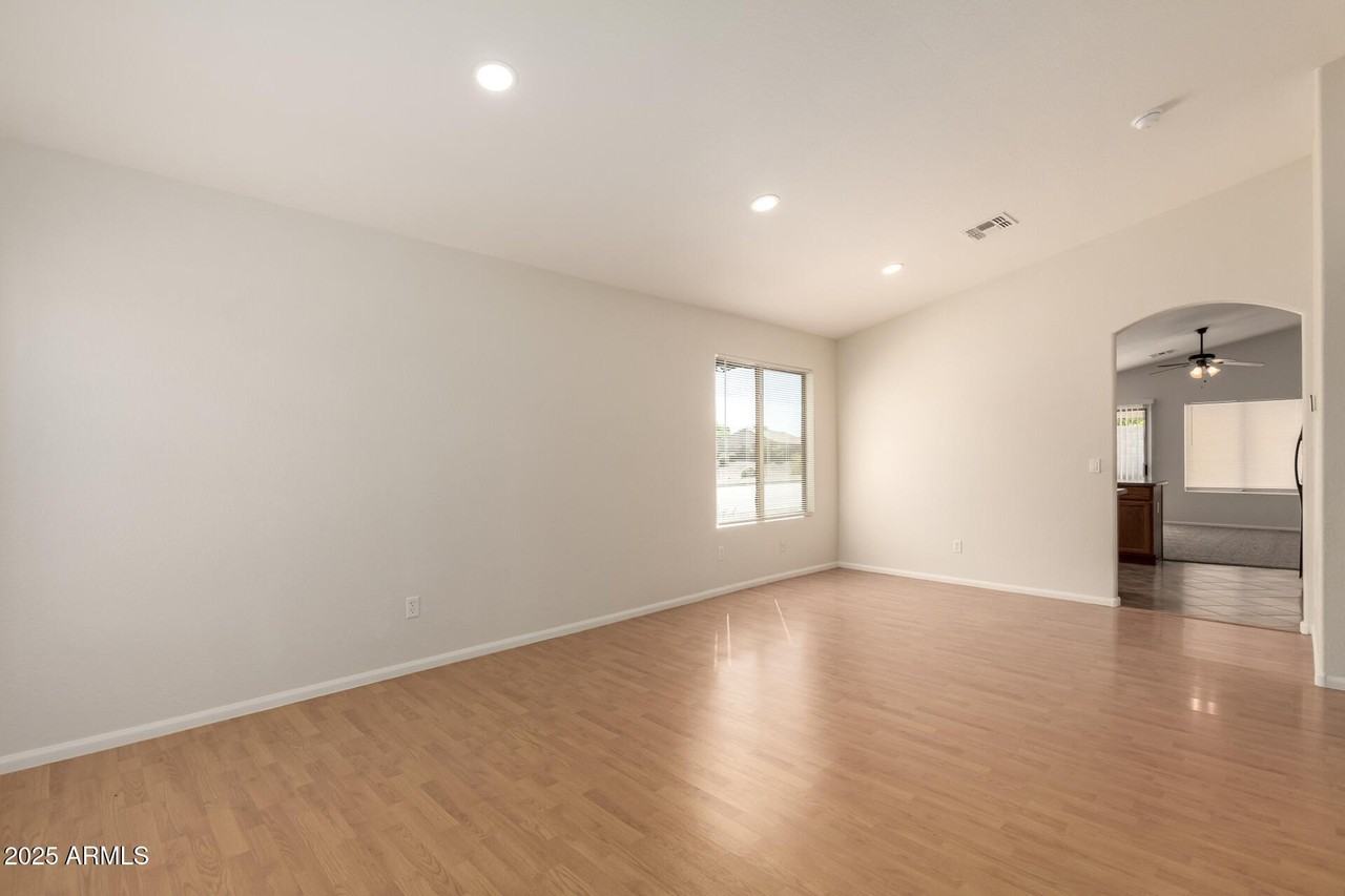 40249 N Cassara Dr - Photo 7 of 43