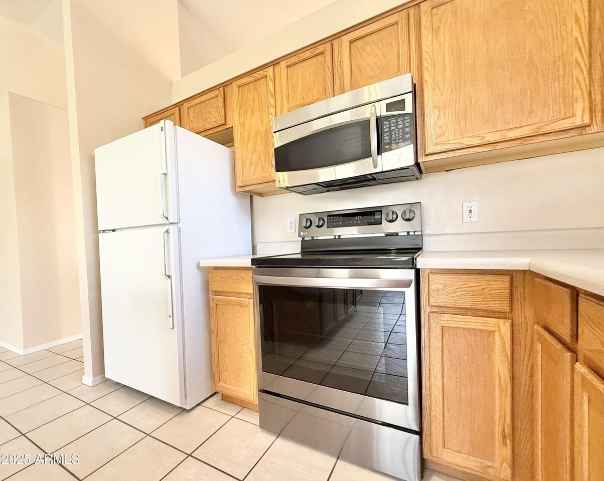 2321 East Remington Place - Photo 5 of 27