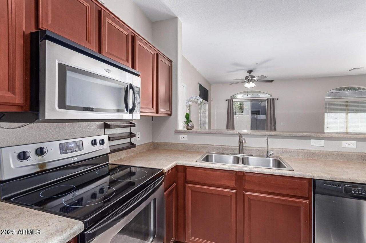 2402 E 5th St Unit 1402 #1402 - Photo 4 of 36