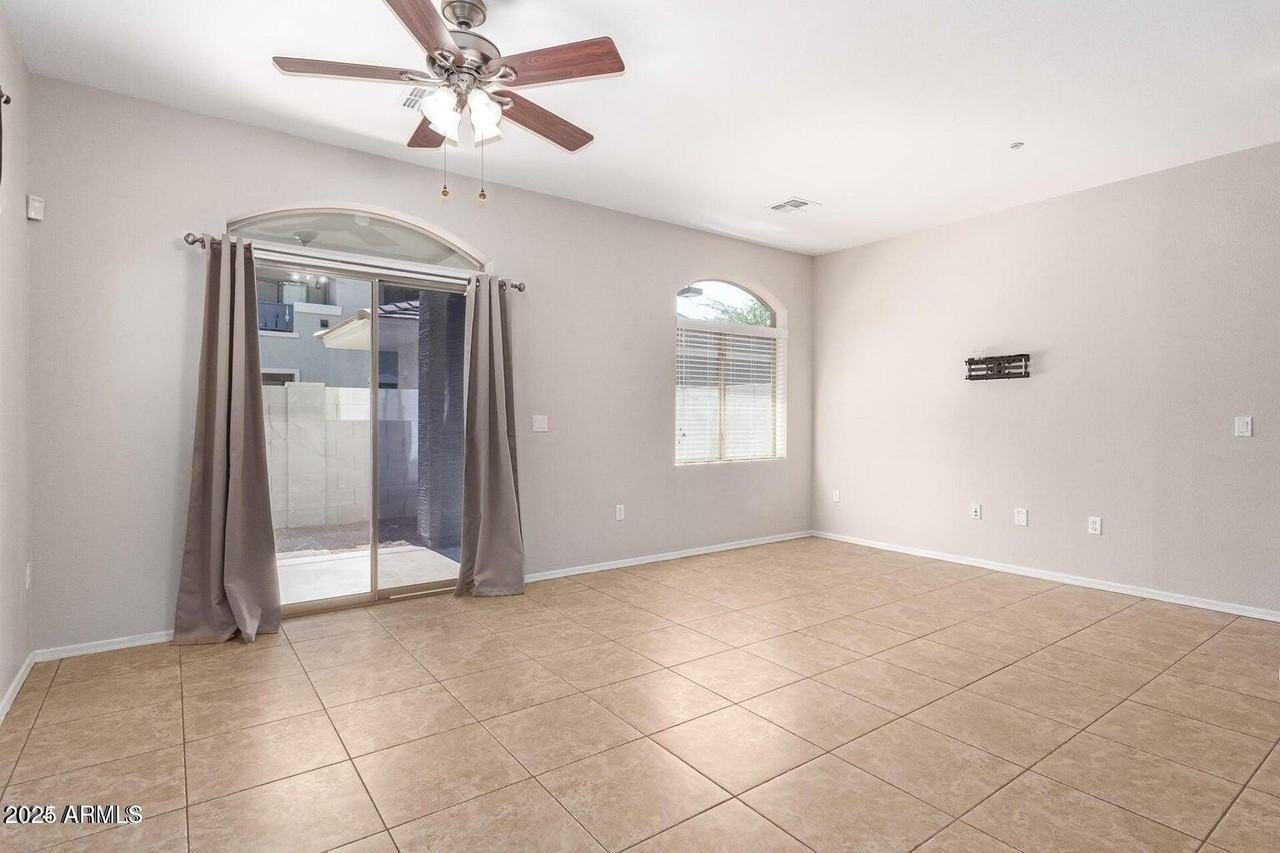 2402 E 5th St Unit 1402 #1402 - Photo 6 of 36