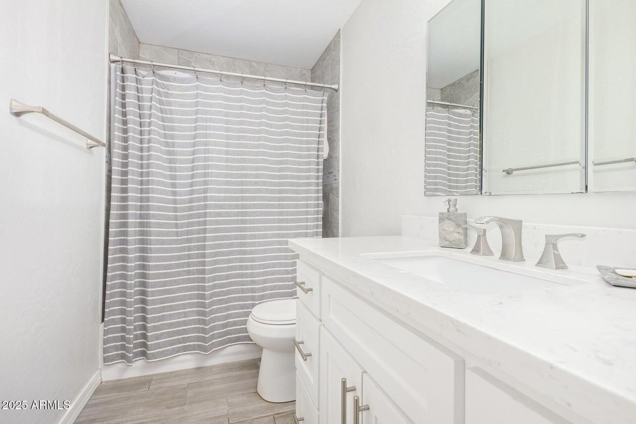 1619 W Peoria Ave Apt 2 #2 - Photo 6 of 8