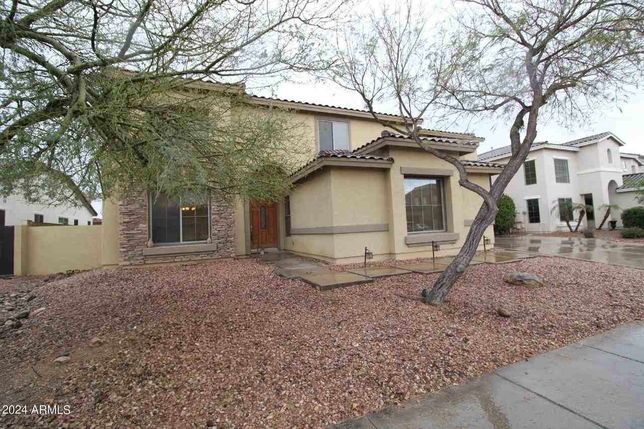 3951 Ravenwood Drive - Photo 3 of 37