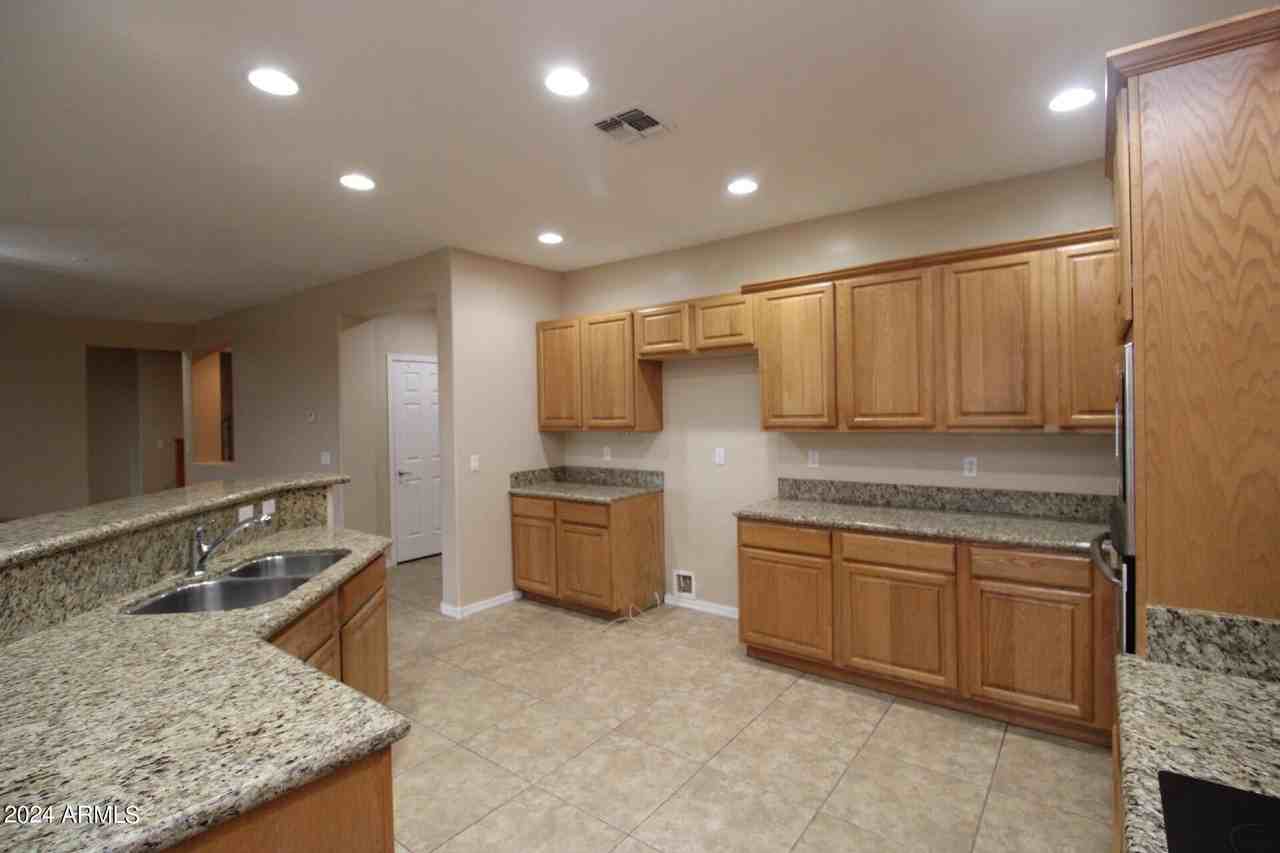 3951 Ravenwood Drive - Photo 5 of 37