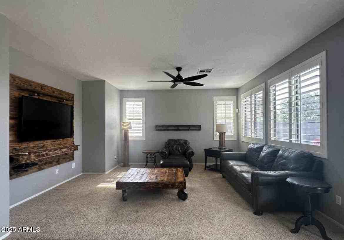 90 West Beechnut Place - Photo 4 of 32