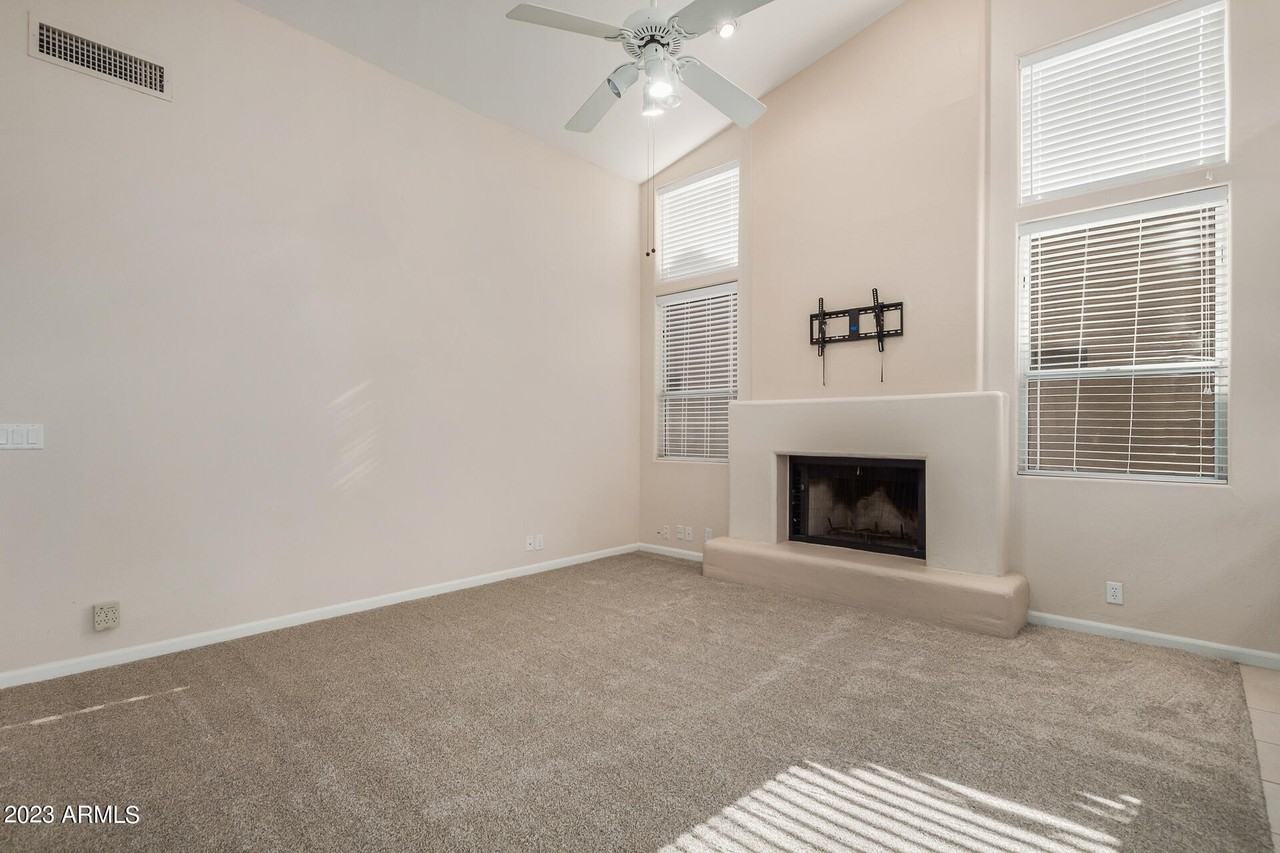 9560 E Rockwood Dr - Photo 5 of 40