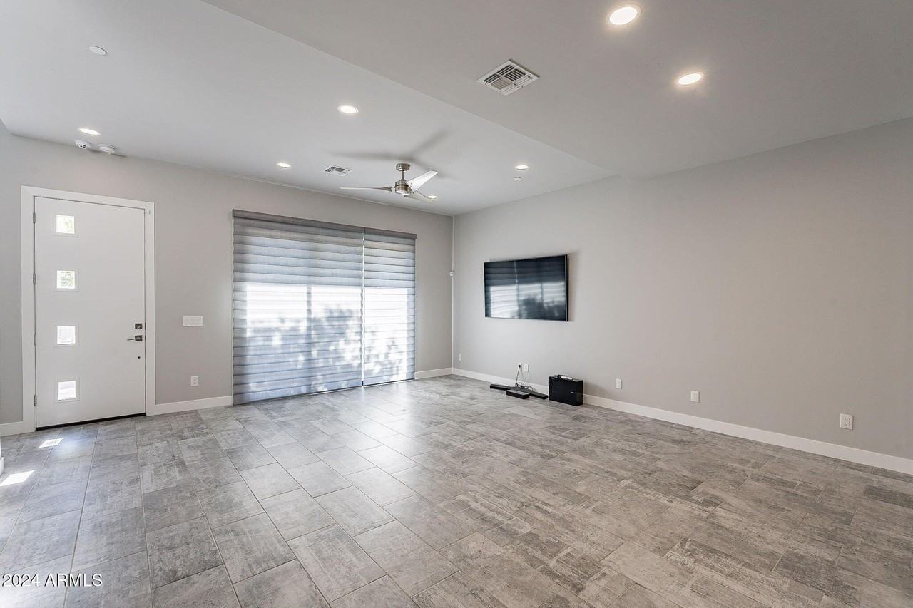 2645 E Osborn Rd Unit 3 #3 - Photo 4 of 31