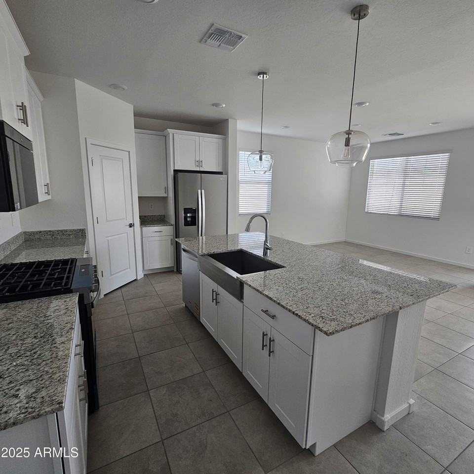 30509 W Oleander Way - Photo 5 of 23