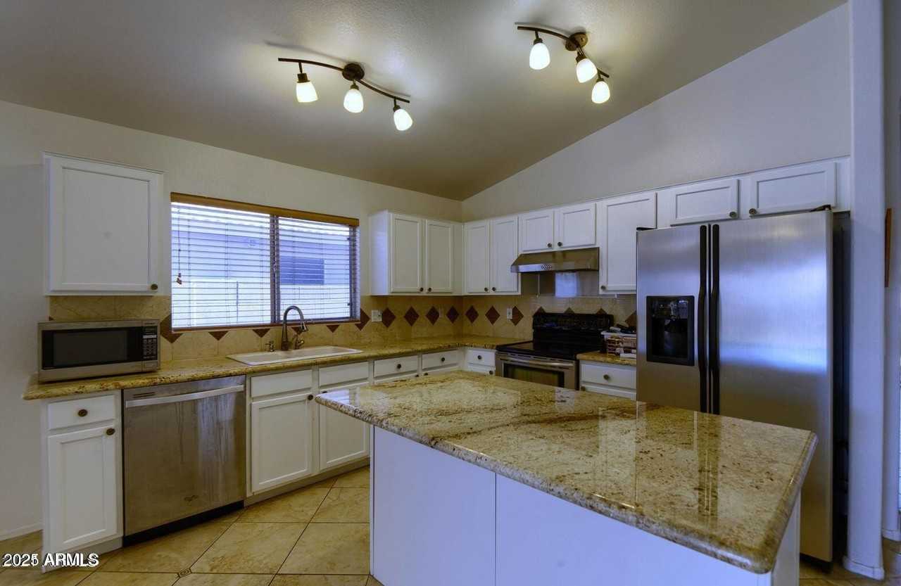 2897 Terrace Avenue - Photo 4 of 10