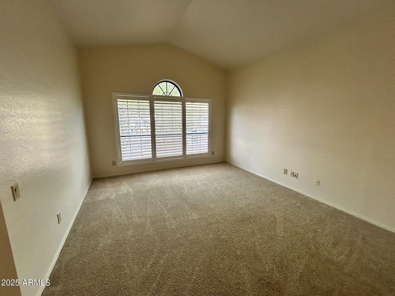 3809 E Desert Flower Ln - Photo 5 of 23