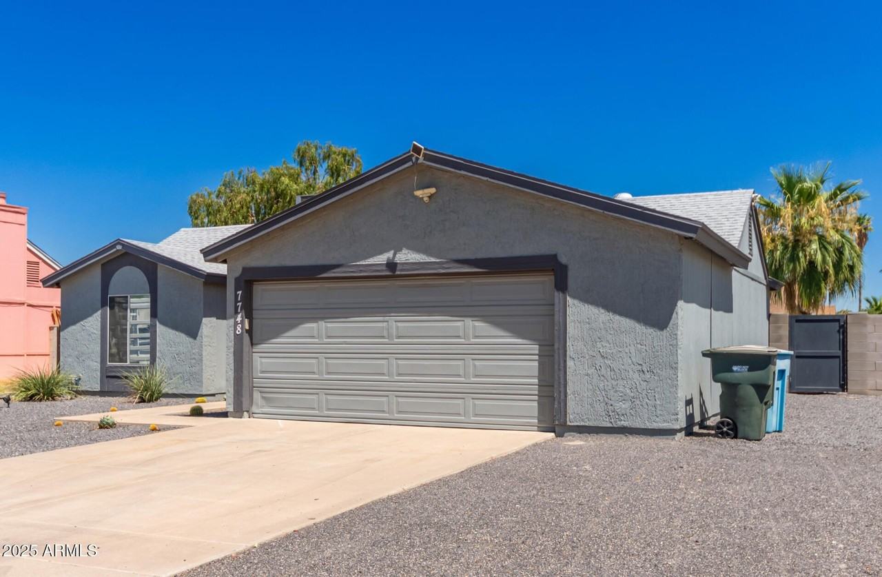 7748 West Minnezona Avenue - Photo 4 of 35