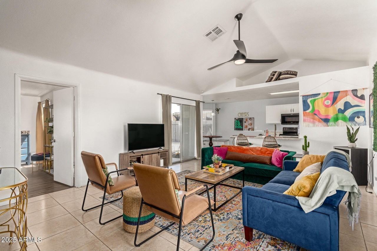 7748 West Minnezona Avenue - Photo 7 of 35