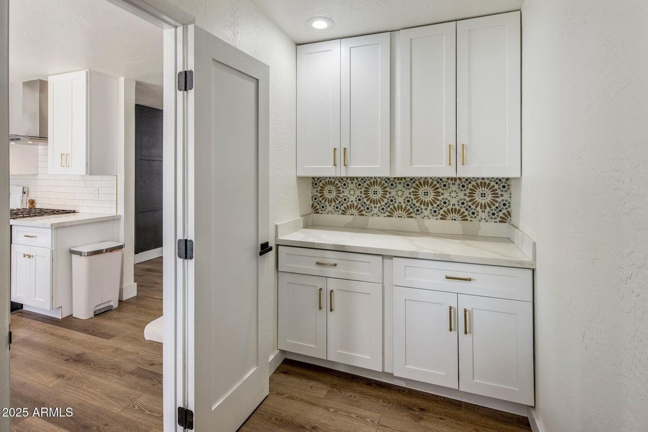 8022 E Columbus Ave - Photo 7 of 24