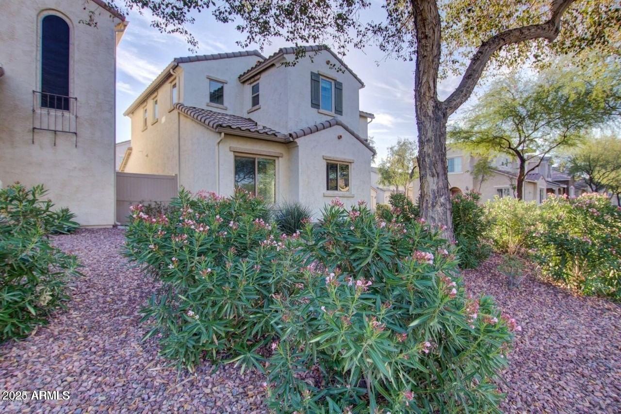 2216 W Le Marche Ave - Photo 2 of 16