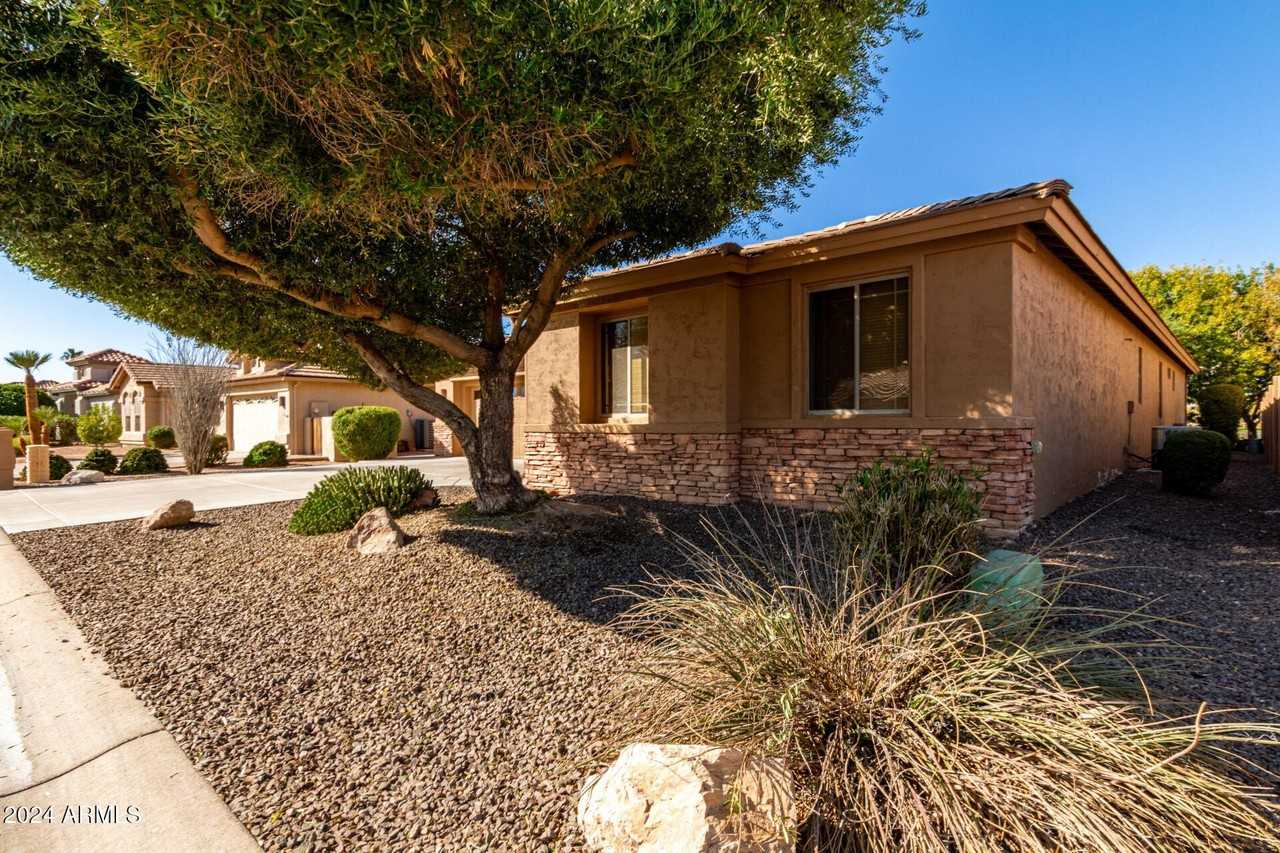 24008 S Starcrest Dr - Photo 5 of 50