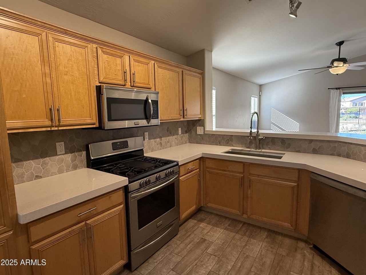 5418 W Jessica Ln - Photo 4 of 20