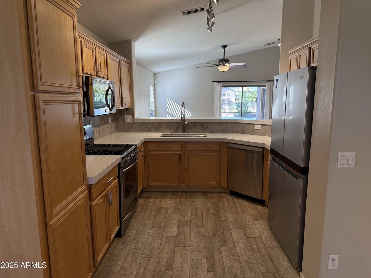 5418 W Jessica Ln - Photo 5 of 20