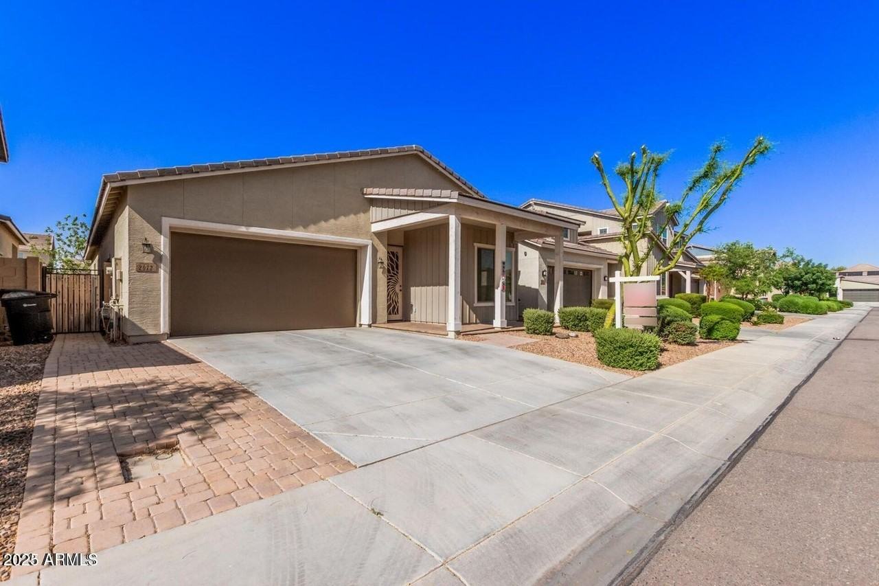 2072 E Lantana Dr - Photo 3 of 26