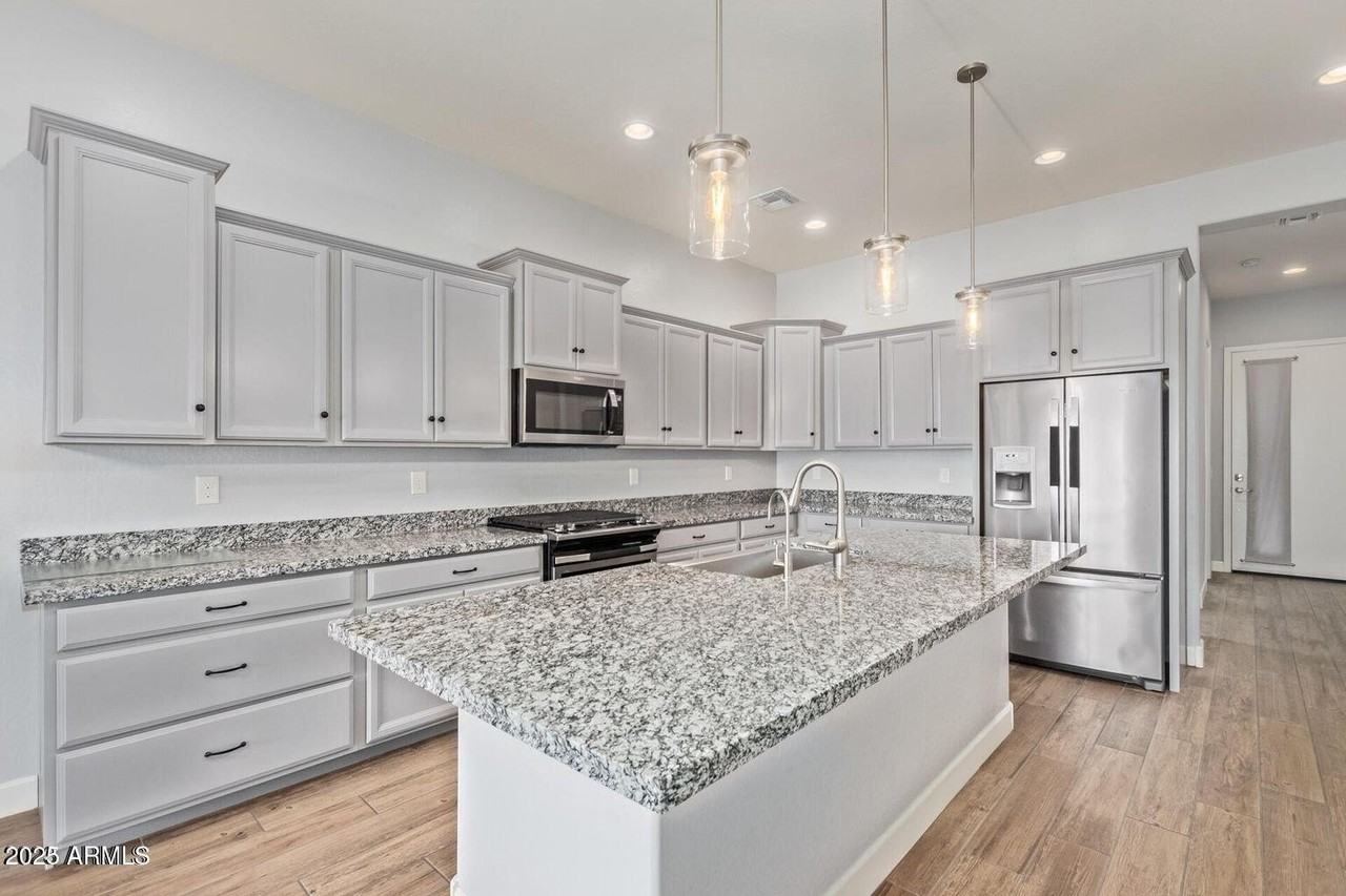 2072 E Lantana Dr - Photo 5 of 26