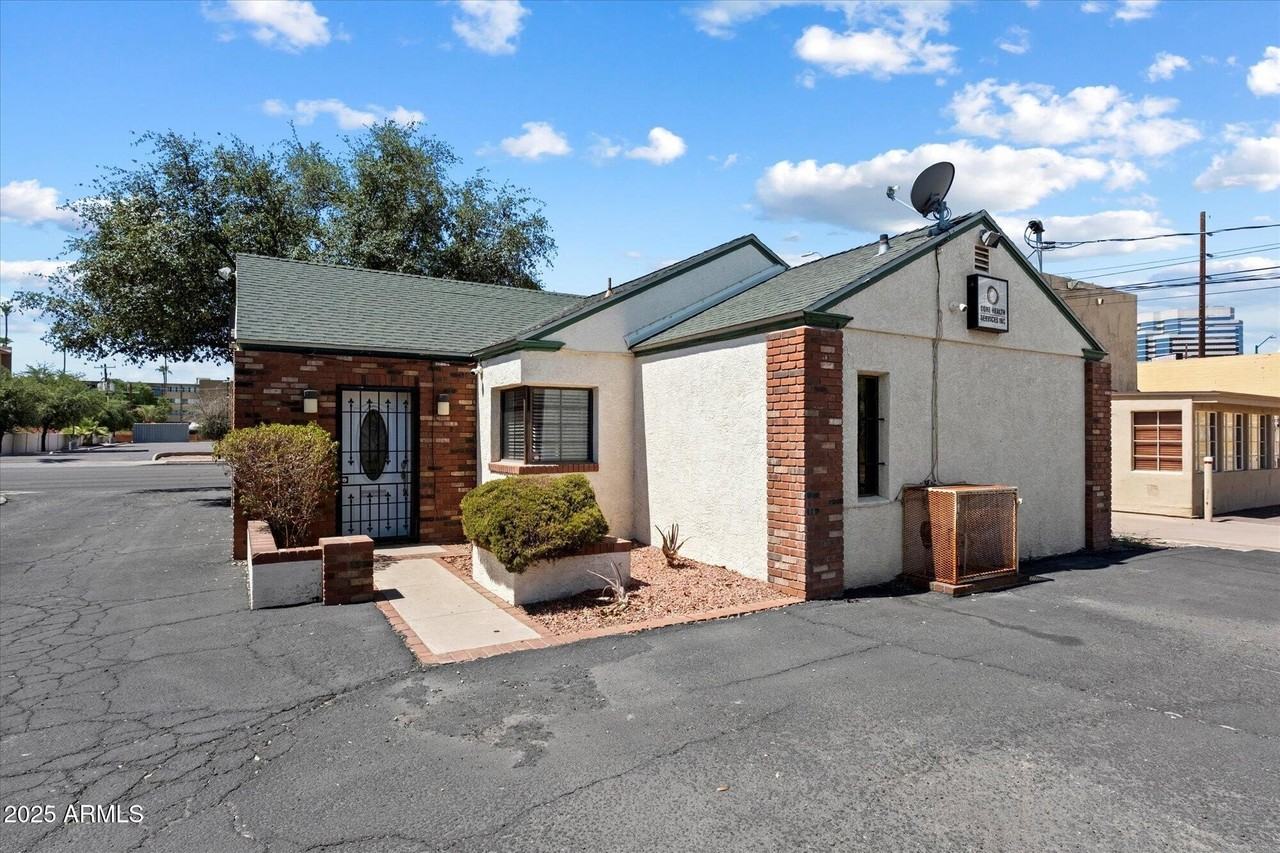 314 E Thomas Rd - Photo 3 of 19