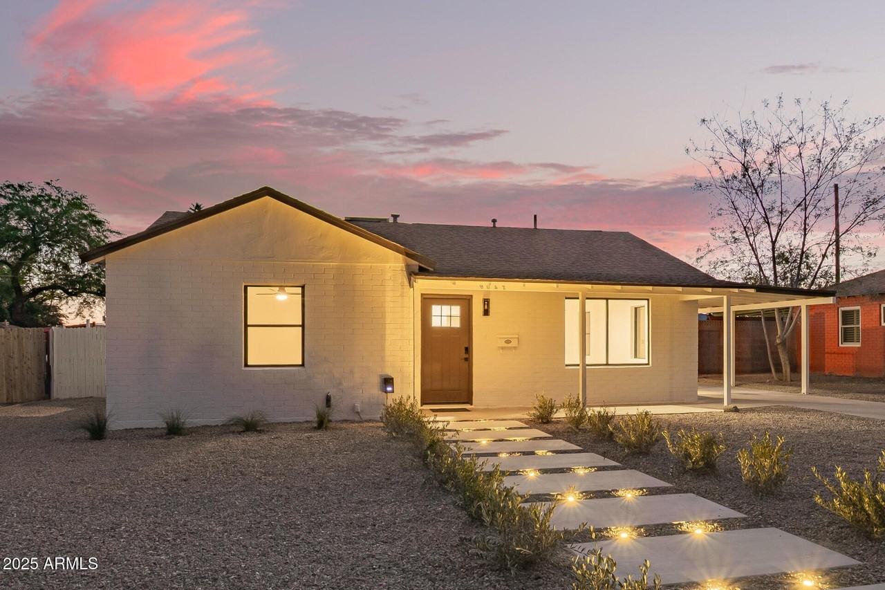 9042 N 3rd Ave - Photo 3 of 47