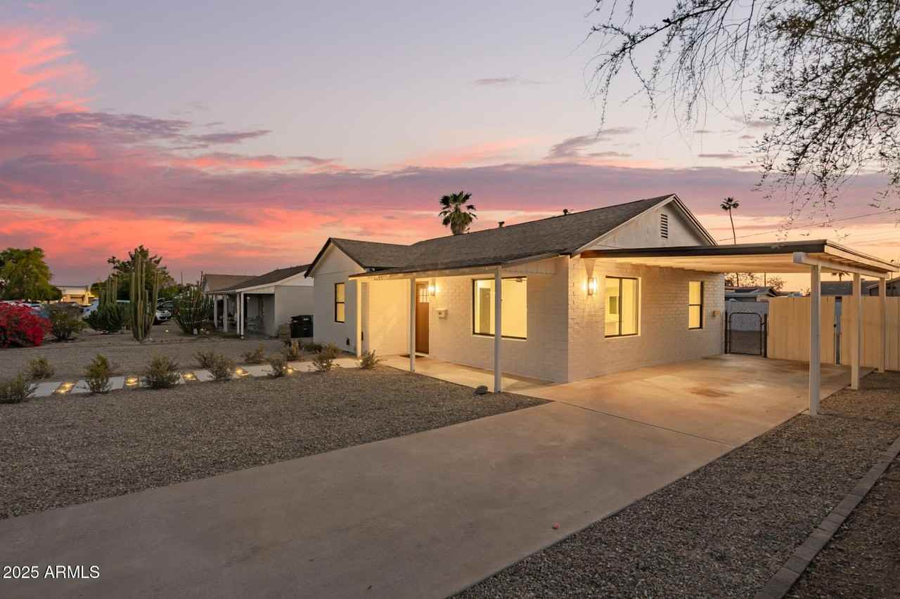 9042 N 3rd Ave - Photo 5 of 47