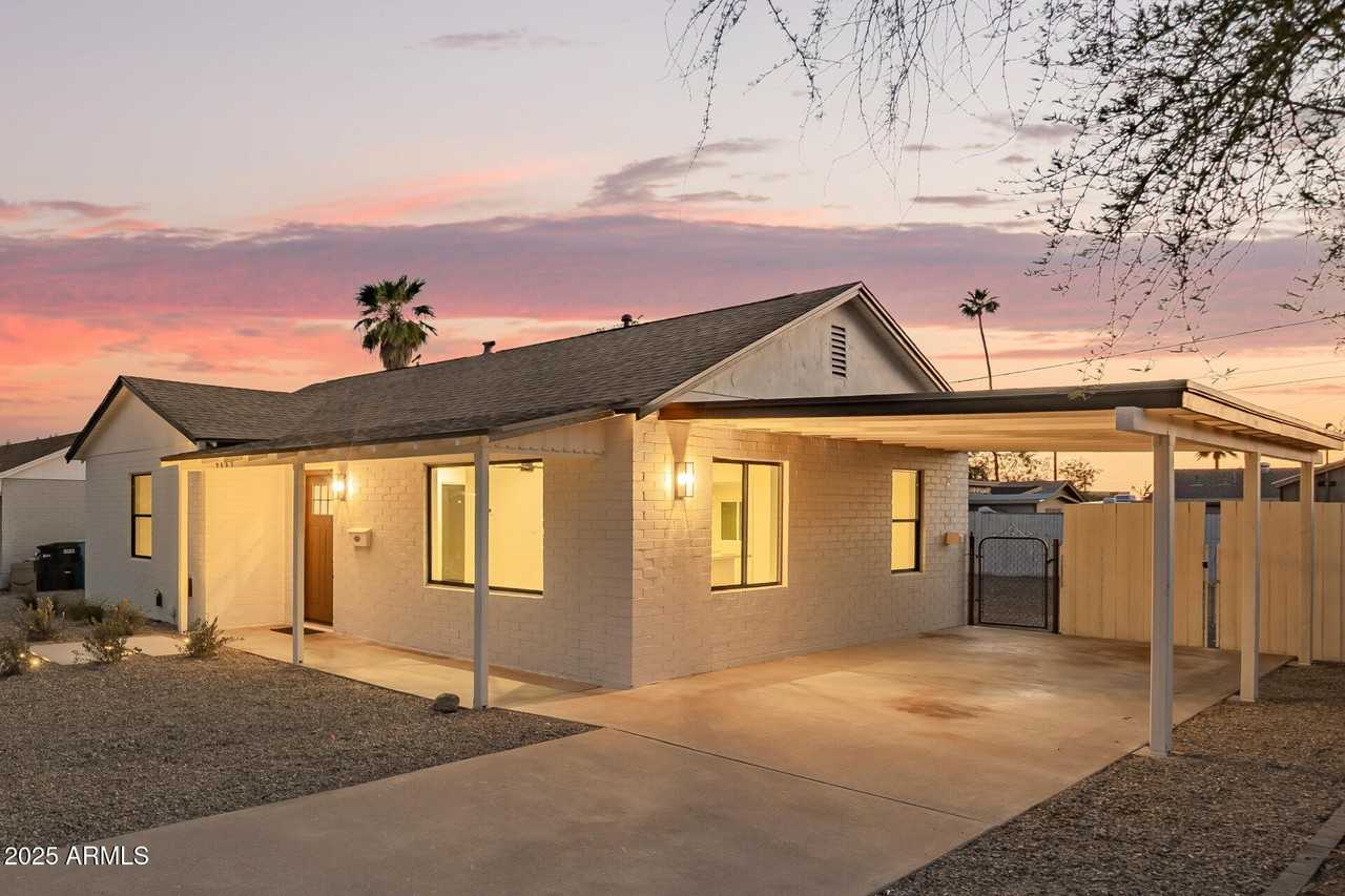 9042 N 3rd Ave - Photo 6 of 47