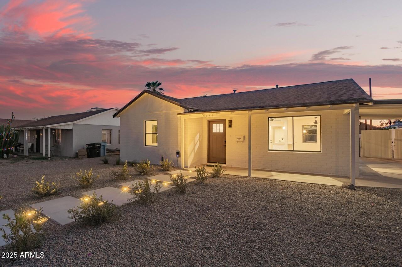 9042 N 3rd Ave - Photo 7 of 47