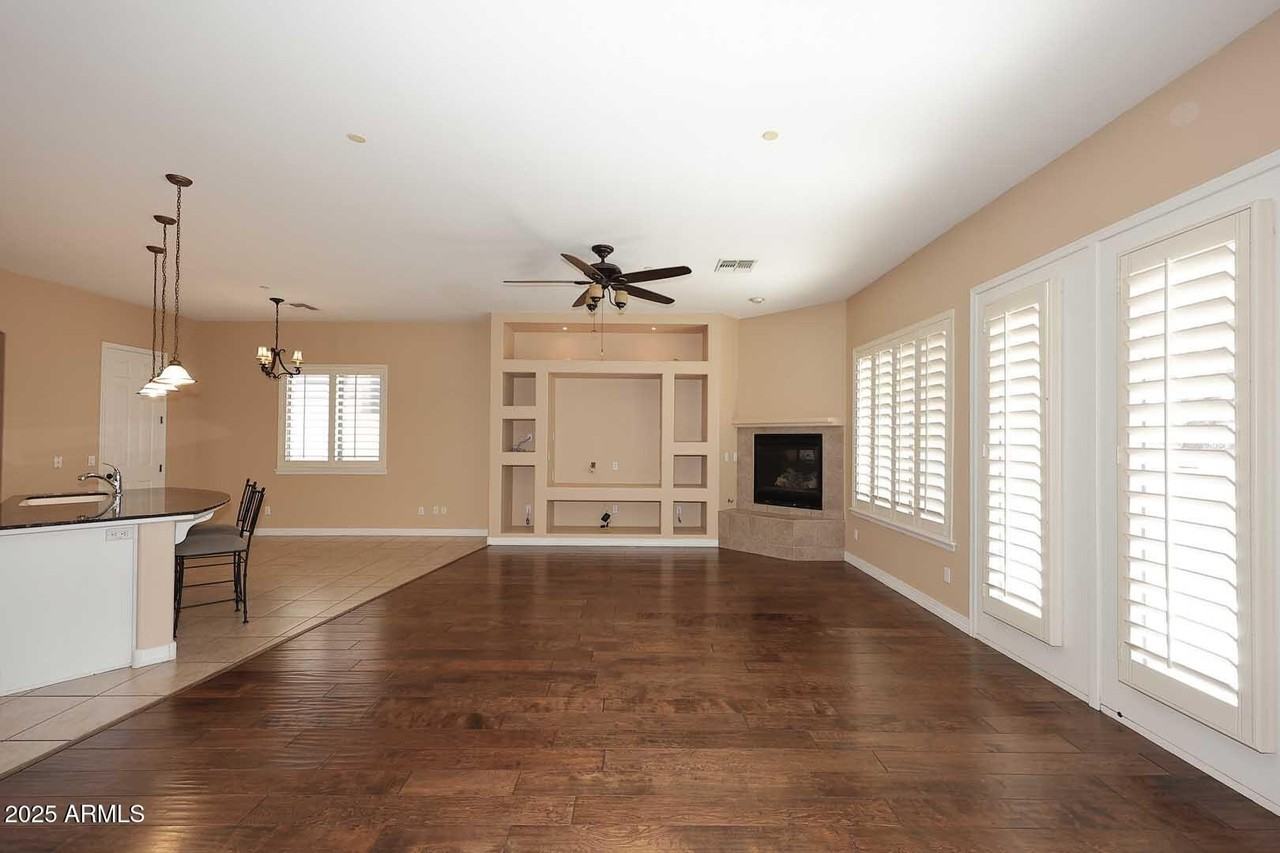 2007 East Topeka Drive - Photo 5 of 34