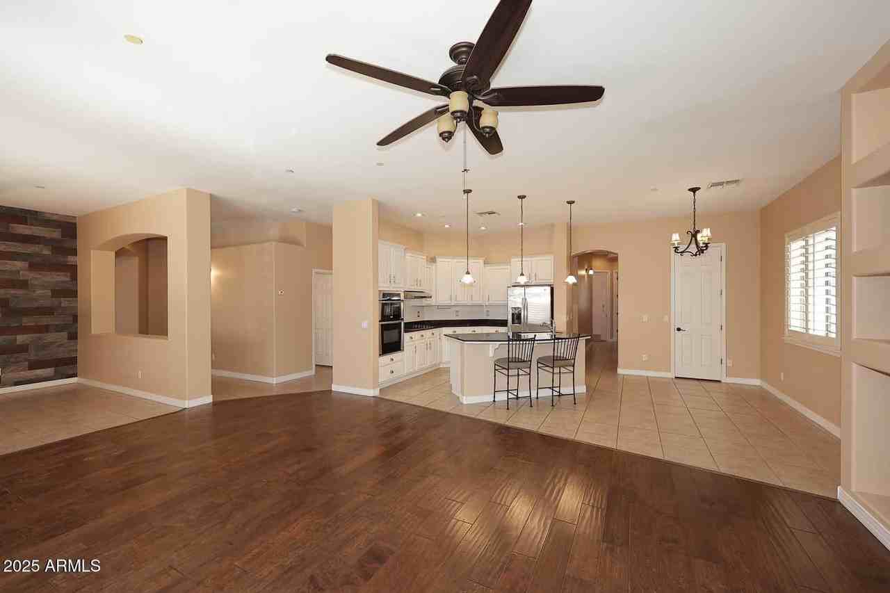 2007 East Topeka Drive - Photo 6 of 34