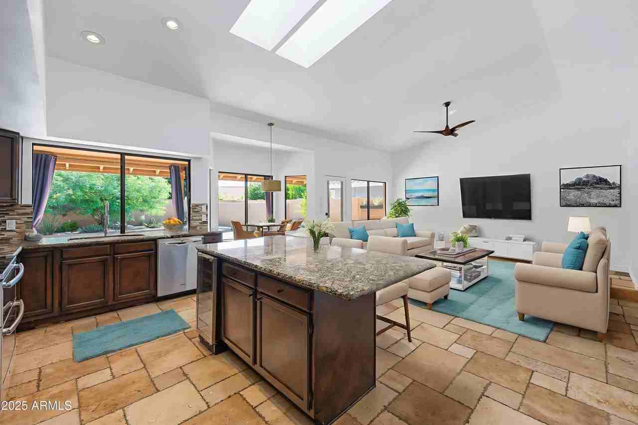 5903 E Paradise Ln - Photo 5 of 39