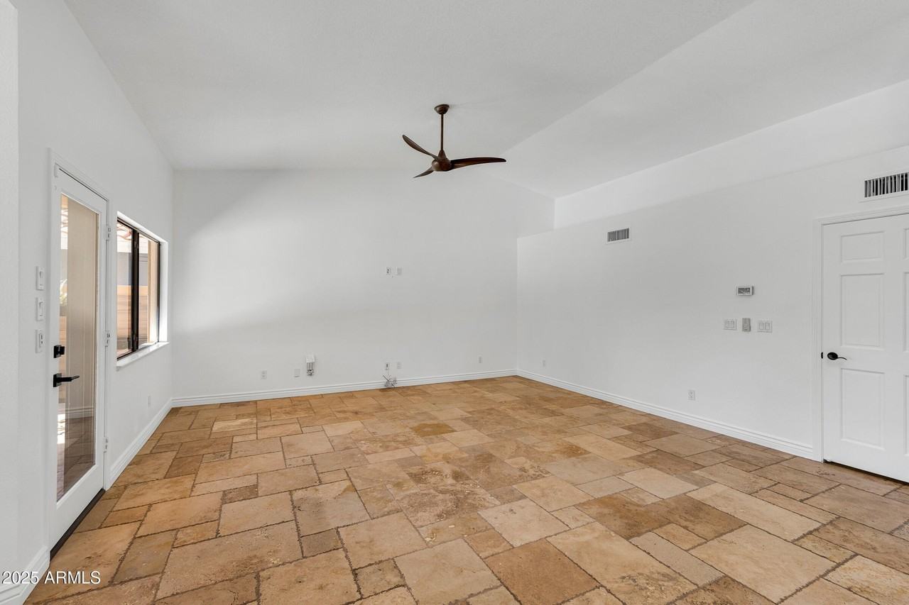 5903 E Paradise Ln - Photo 6 of 39