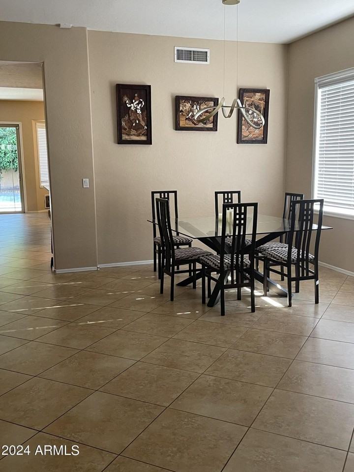 1433 W Longhorn Dr - Photo 3 of 27