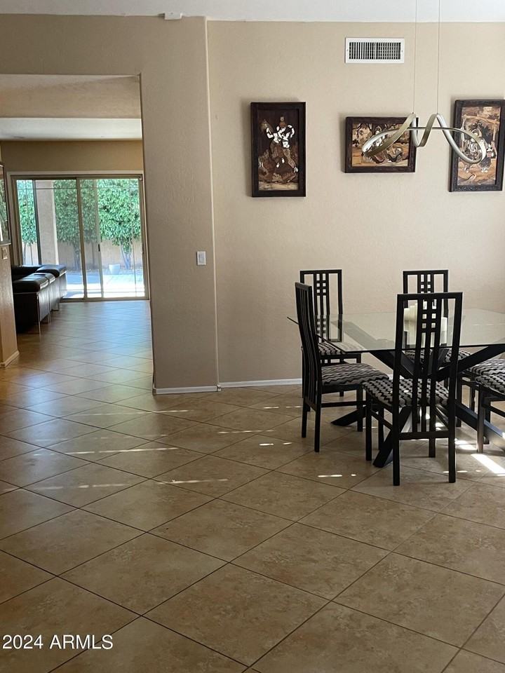 1433 W Longhorn Dr - Photo 4 of 27