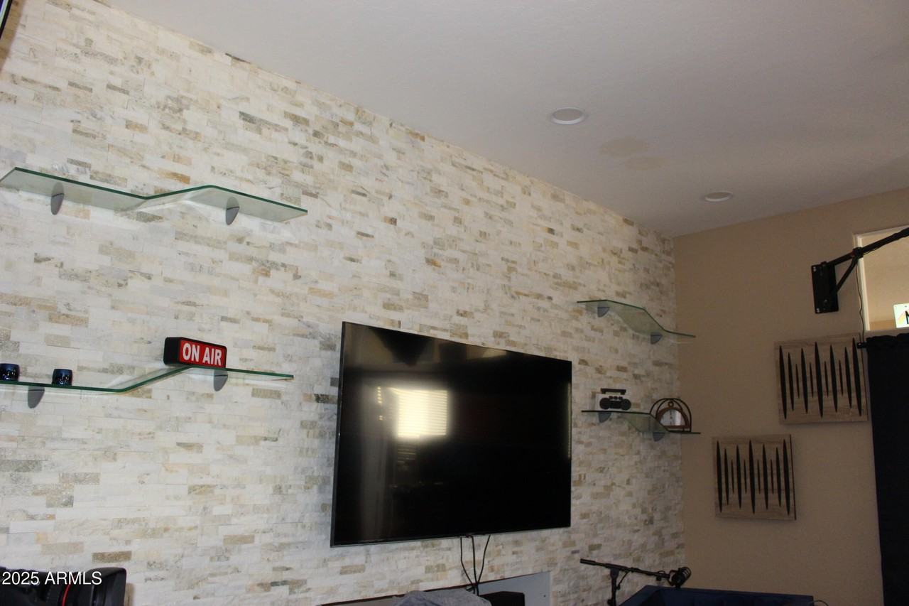 1433 W Longhorn Dr - Photo 5 of 27