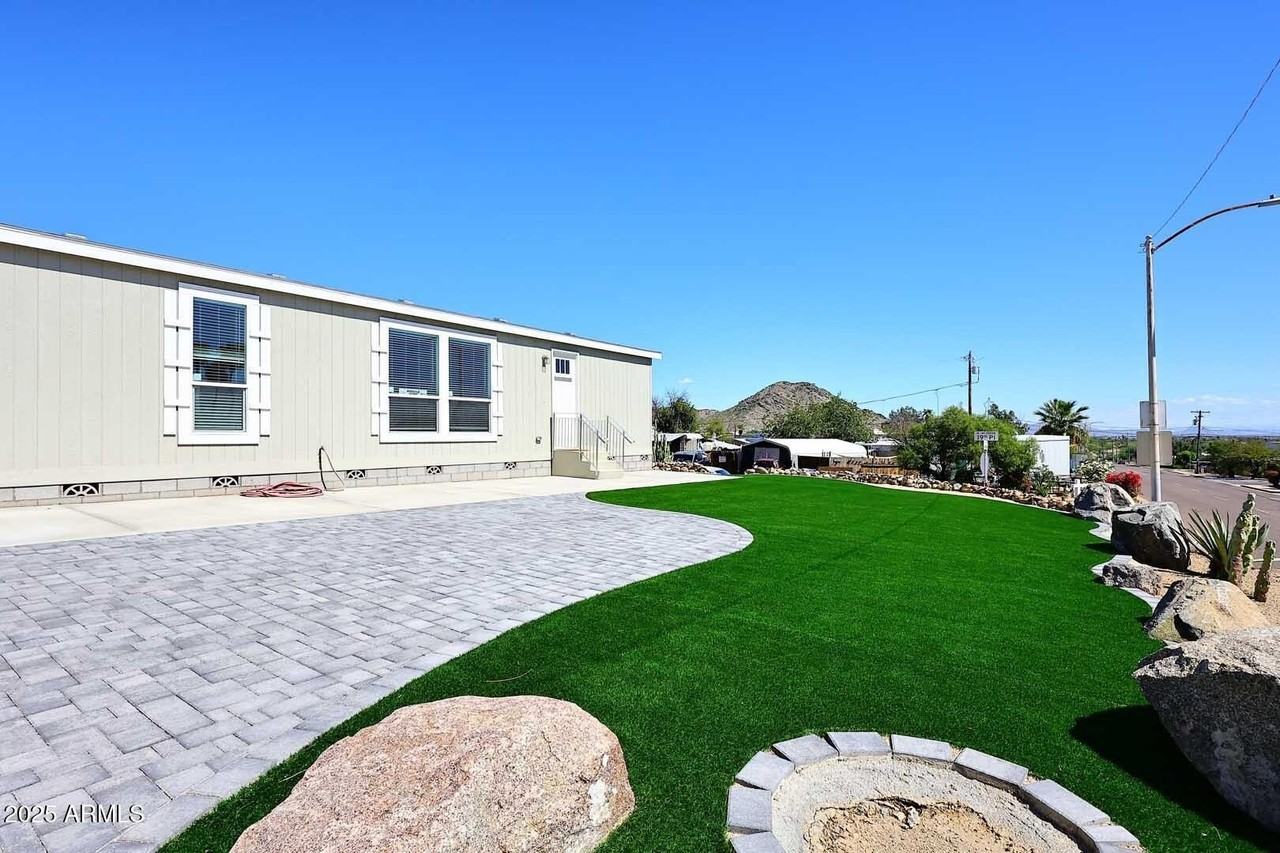 13004 N 19th Pl - Photo 2 of 36