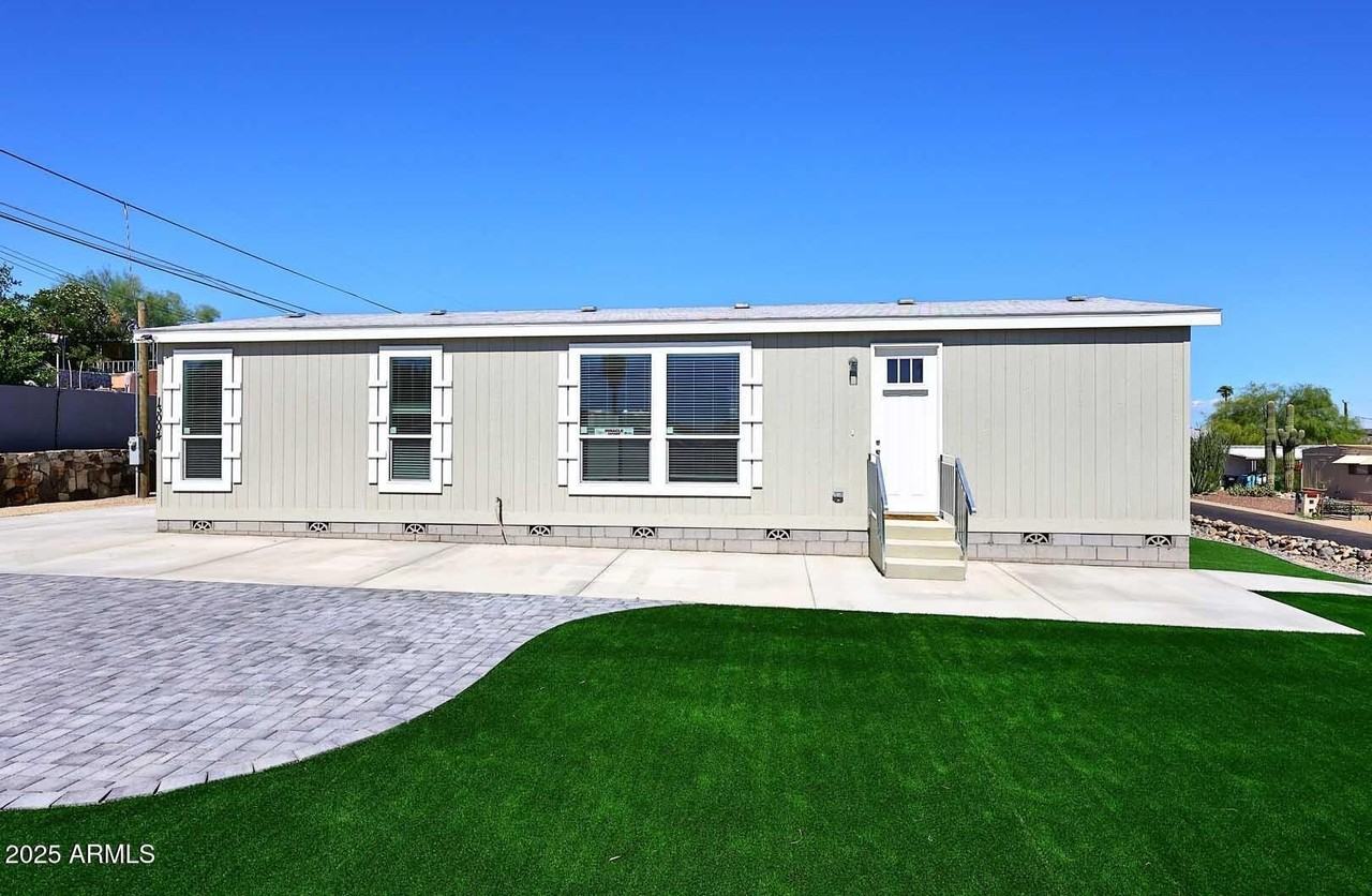 13004 N 19th Pl - Photo 3 of 36