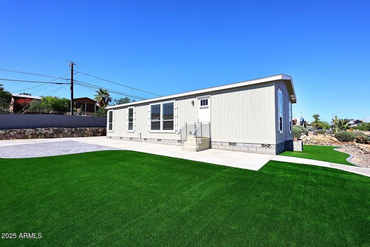 13004 N 19th Pl - Photo 4 of 36